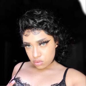 Meet your Posher, Selena